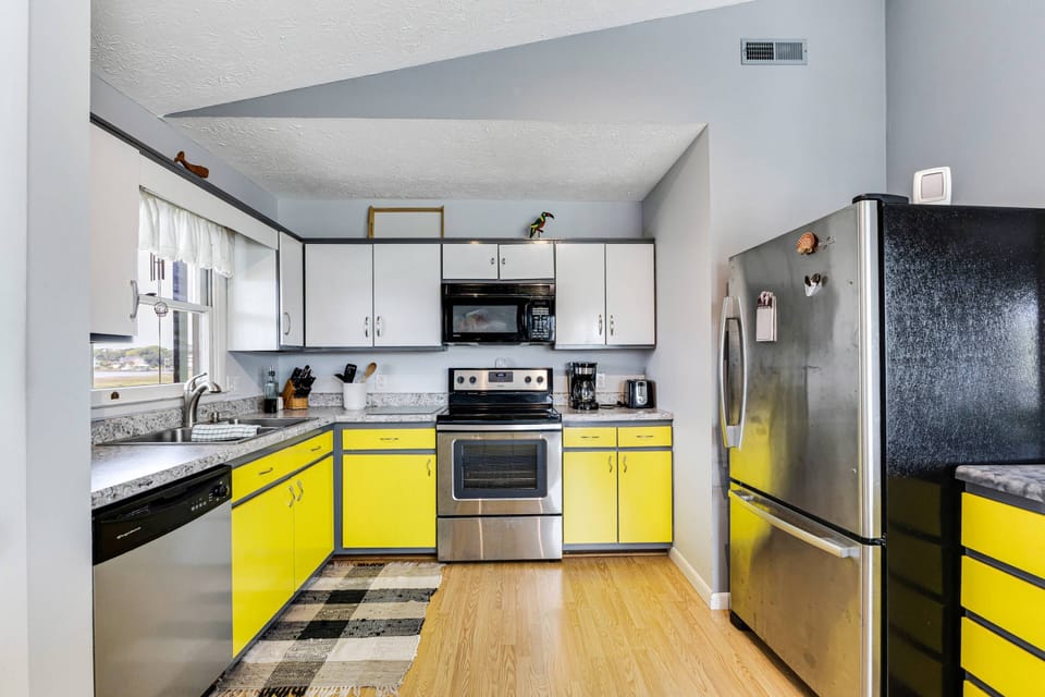 Fully stocked kitchen to prepare your favorite meals