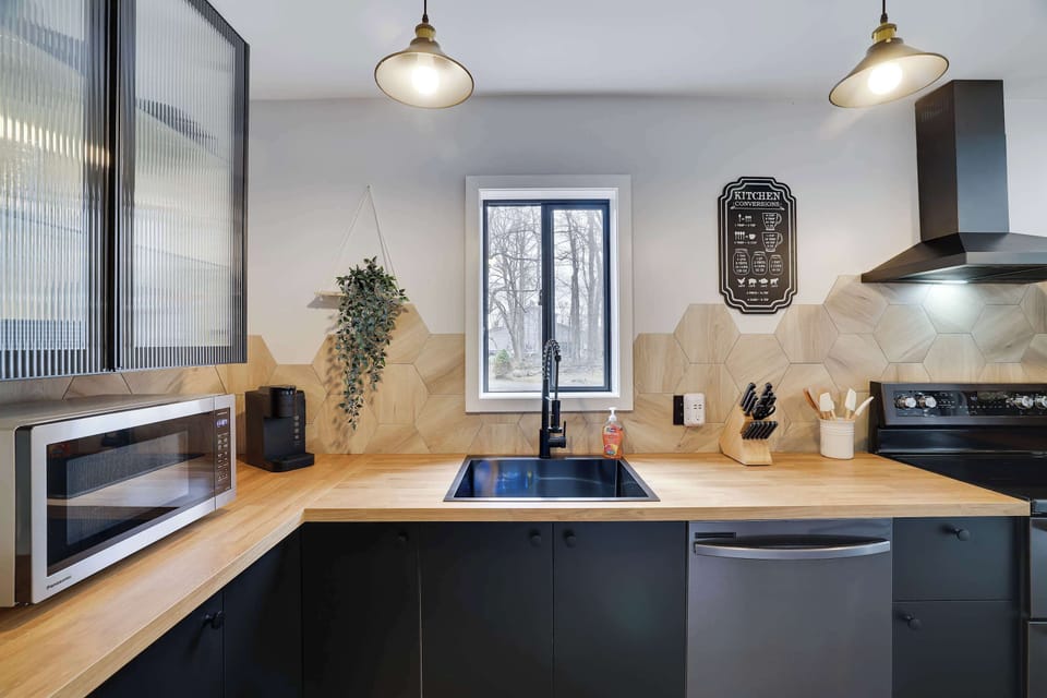 Equipped with everything you need—from high-end appliances to ample cookware—making meal prep a breeze!