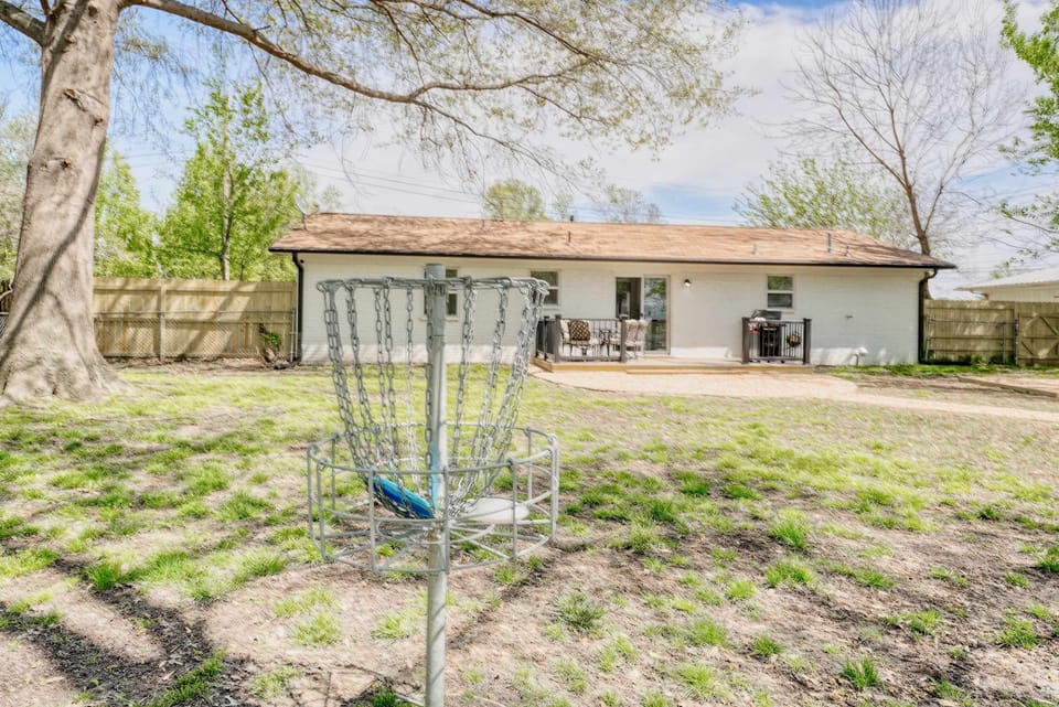Try a friendly round of frisbee golf in the spacious fenced yard—fun for guests of all ages.
