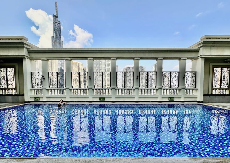2 outdoor pools