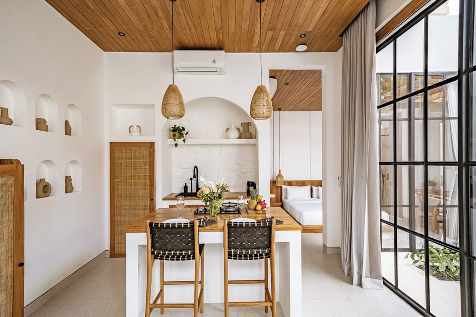 Deluxe Villa, Patio, Pool View | Dining room