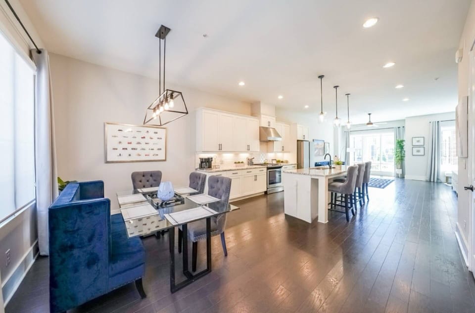 Open Concept makes it very comfortable for your entire family/group to have space for engaging.