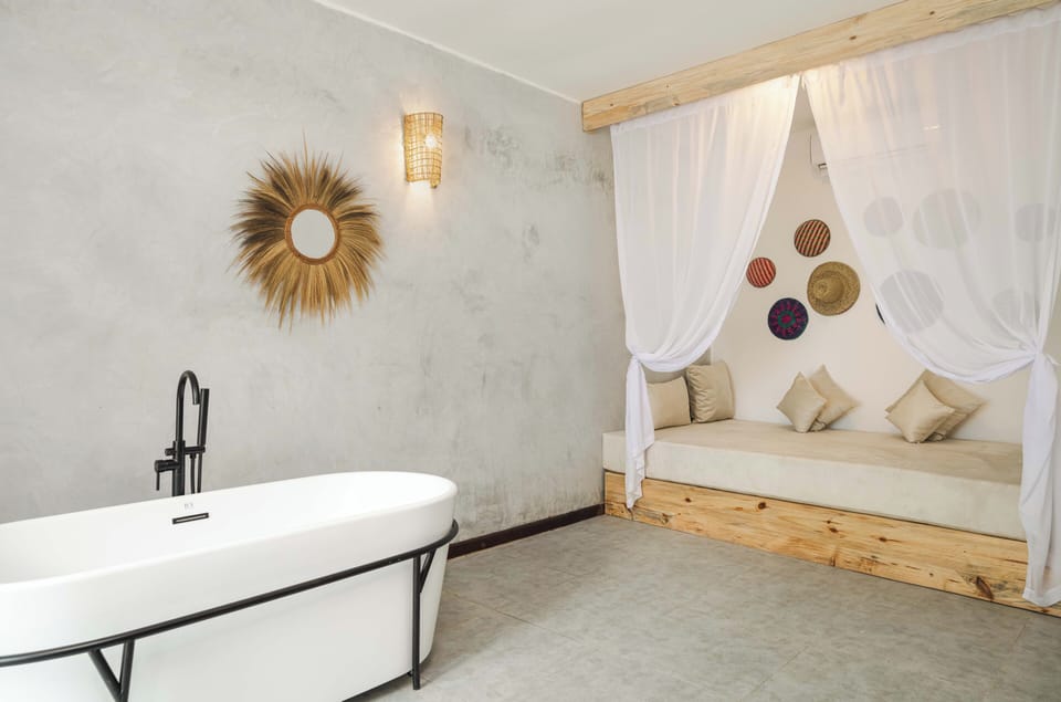 Deluxe Studio Suite, 1 Bedroom, Sea View | Extra beds