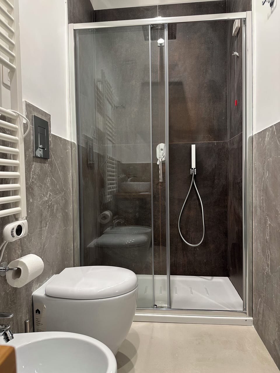 Superior Triple Room, Balcony, City View | Bathroom | Shower, hair dryer, bidet, towels
