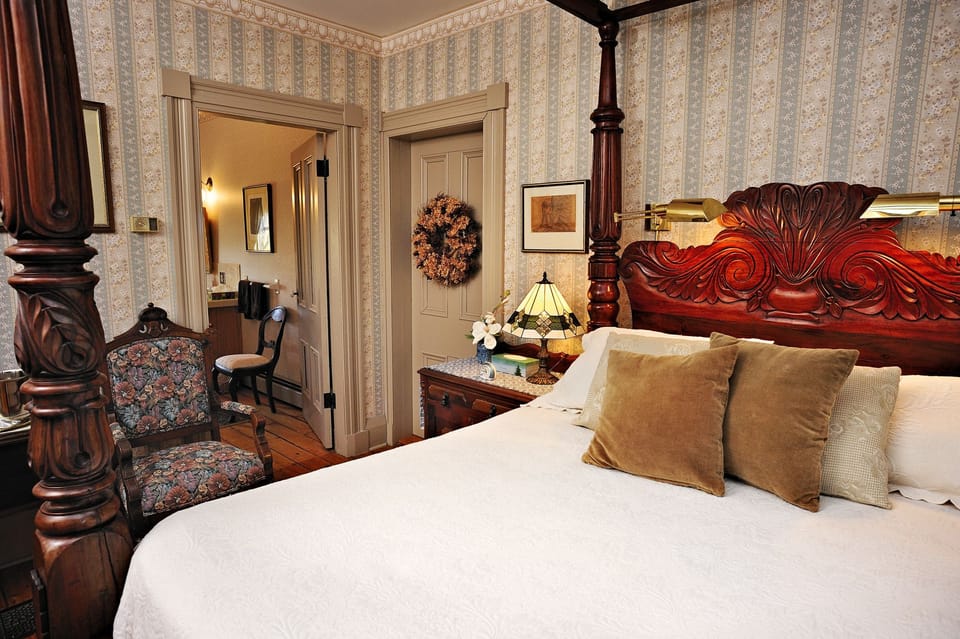 Deluxe Room, 1 Queen Bed (2nd floor) | Down comforters, pillowtop beds, individually decorated