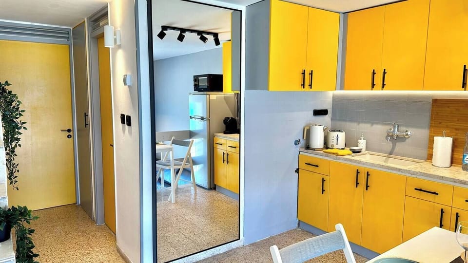 Romantic Apartment, 1 Double Bed, Sea View, Poolside | Private kitchen | Espresso maker, electric kettle