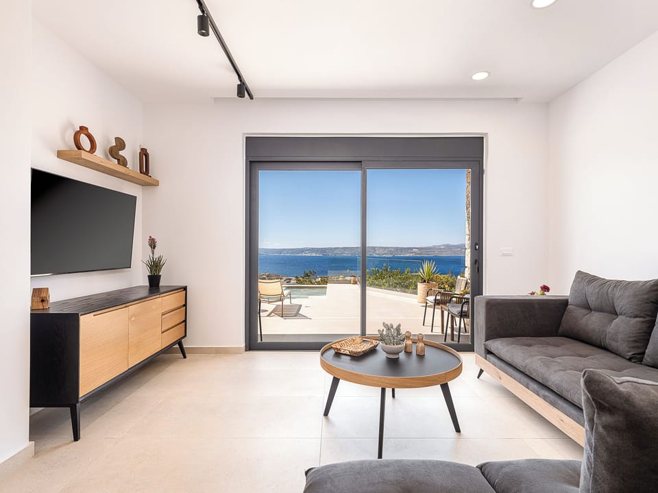 living area,direct access to the pool, summer,  body of water