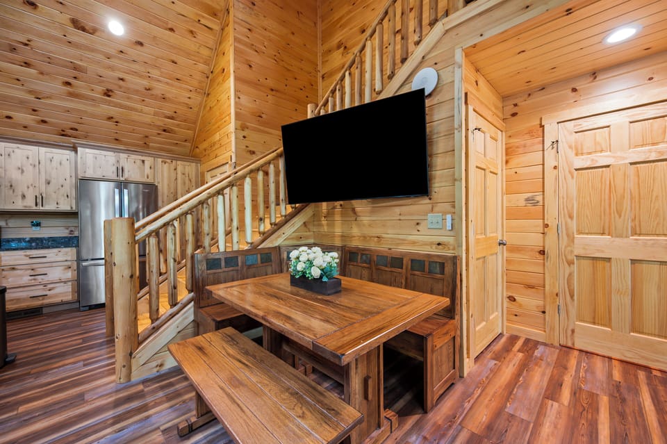 Eating area or puzzle table.