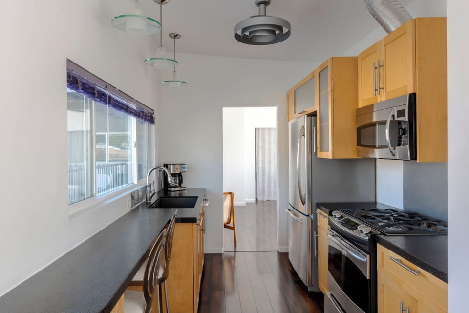 Comfort Apartment, 2 Bedrooms, Kitchen, Mountain View | Private kitchen | Microwave