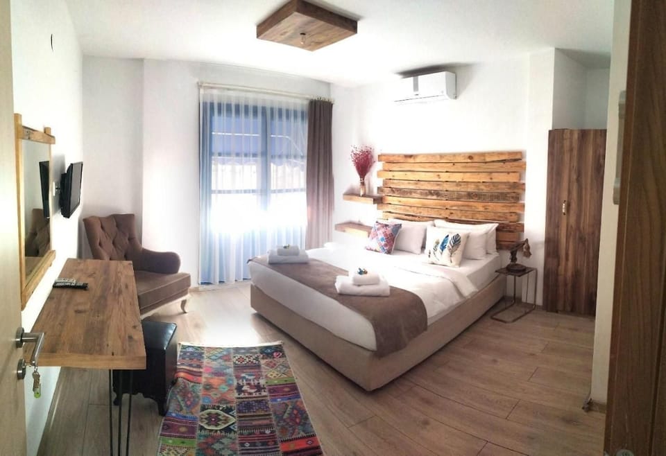 Deluxe Room, Non Smoking | Free WiFi, bed sheets