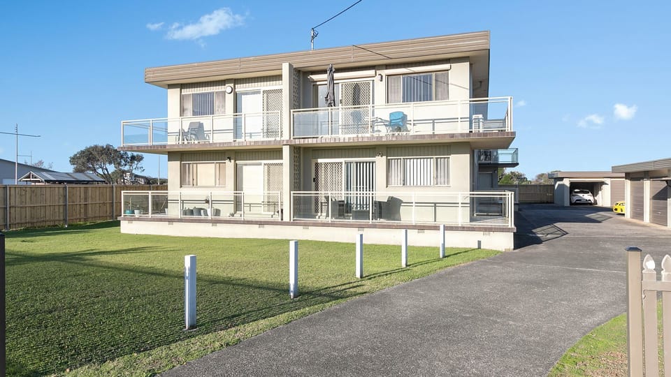 Front view of property