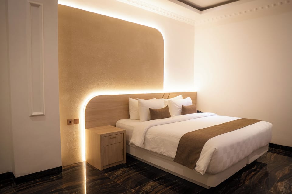 Deluxe Room | Desk, laptop workspace, free WiFi, bed sheets