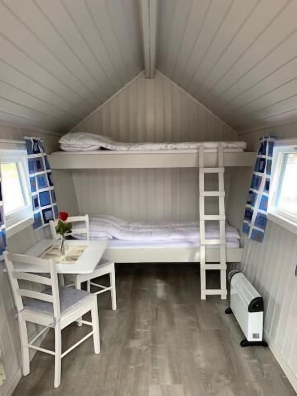 Cribs/infant beds, rollaway beds, free WiFi