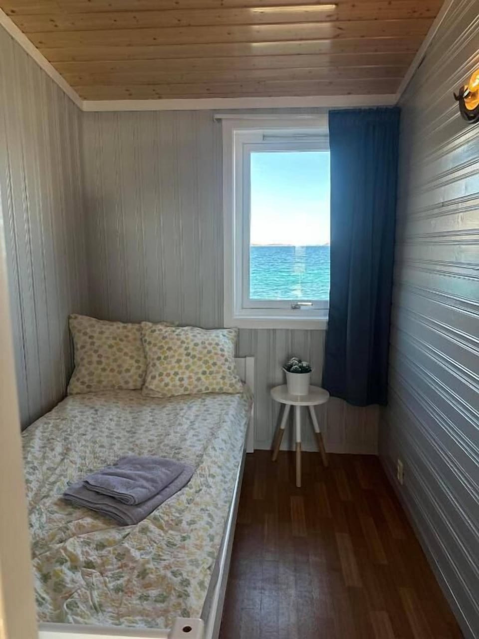 Cribs/infant beds, rollaway beds, free WiFi