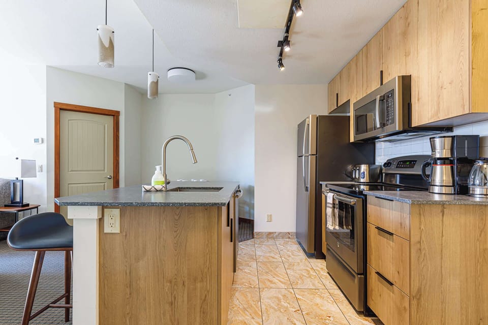 The compact kitchen has everything you need to cook up a storm. You can also order take out delivered straight to your door, or take advantage of the short walk to excellent restaurants and cafes all over Canmore.