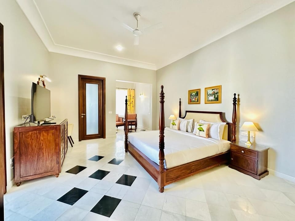 Deluxe Double Room, Hill View | Egyptian cotton sheets, premium bedding, desk, laptop workspace