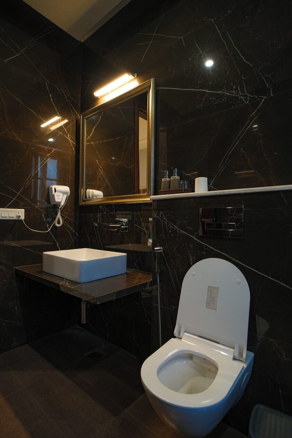 Deluxe Room, Private Bathroom, Pool View | Bathroom | Shower, free toiletries, hair dryer, slippers