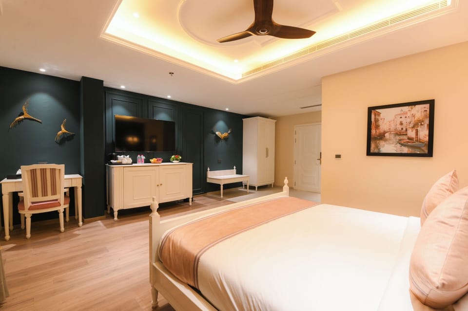 Royal Room | Free WiFi, bed sheets