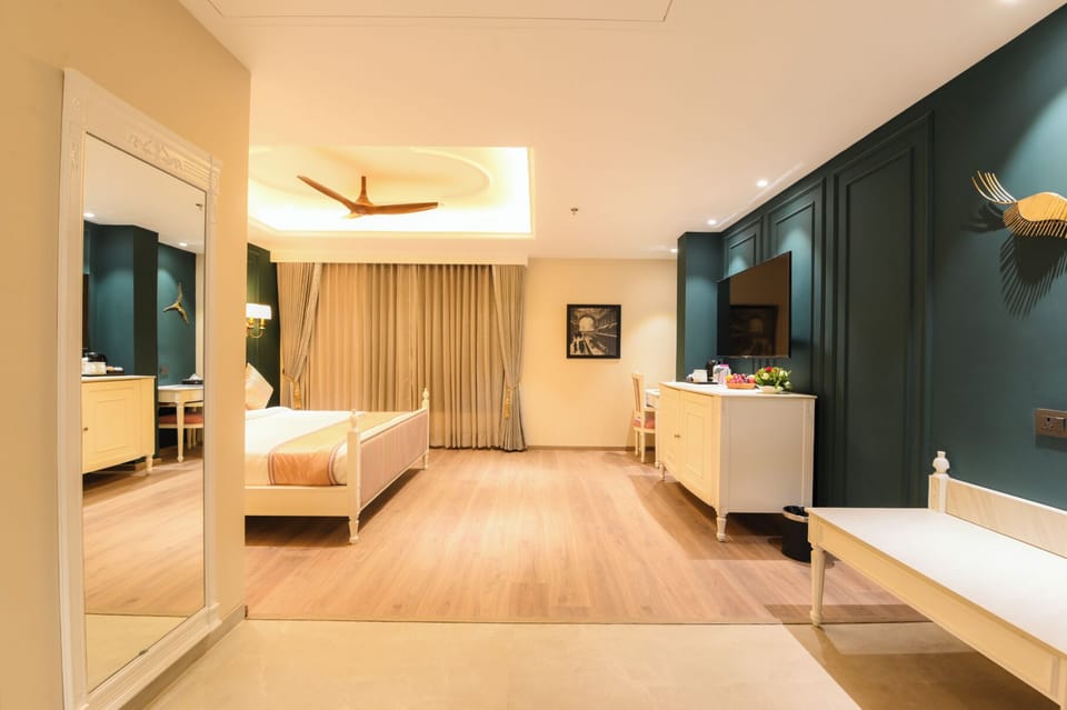 Royal Room | Free WiFi, bed sheets