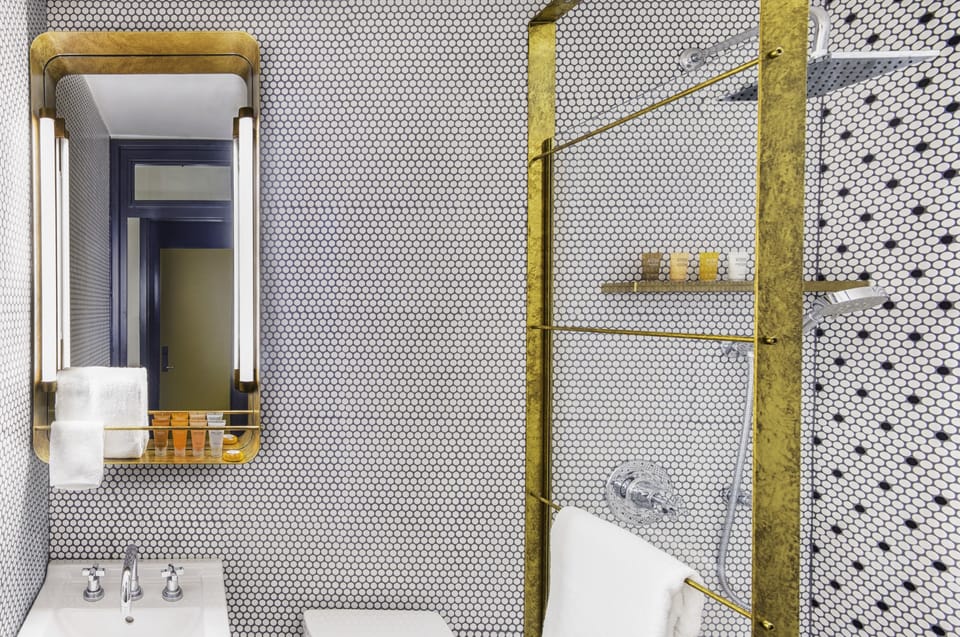 Rainfall showerhead, designer toiletries