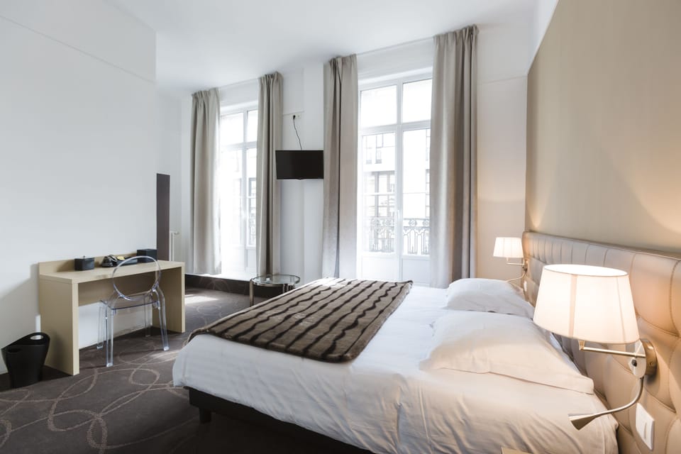 Double Room | Desk, iron/ironing board, free WiFi, bed sheets