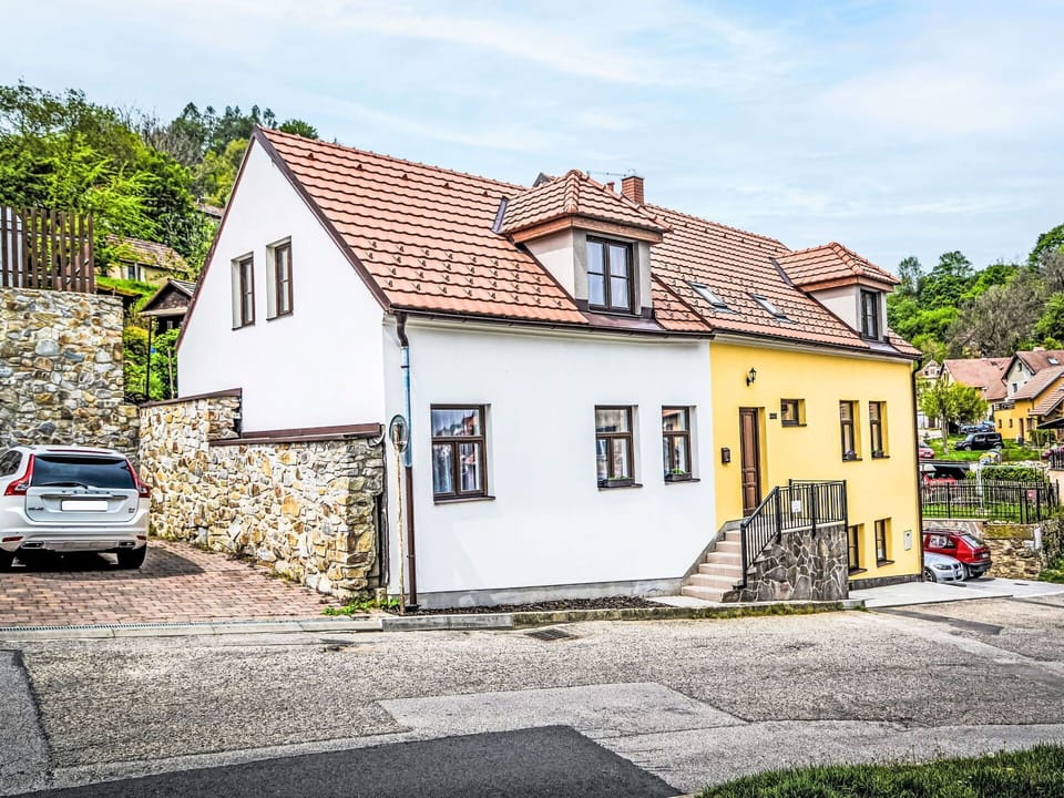 Building, Wall, Window, House, Home, Residential Area, Architecture, Roof, Facade, Cottage