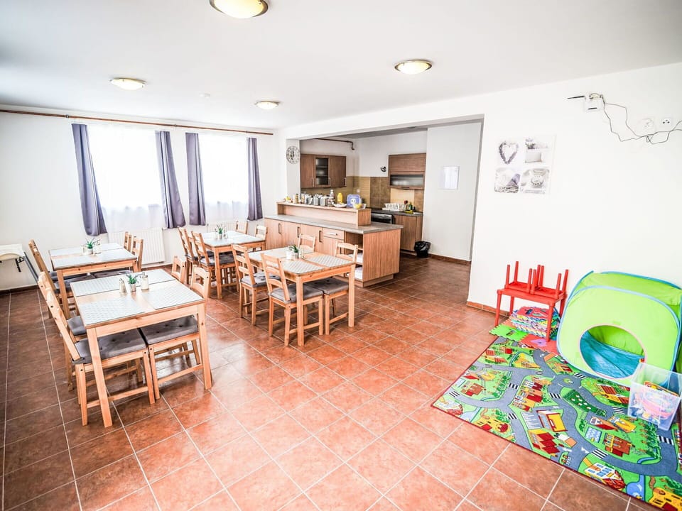Furniture, Home, Dormitory, Hardwood, Hotel, Wood Flooring, Hostel, Lumber