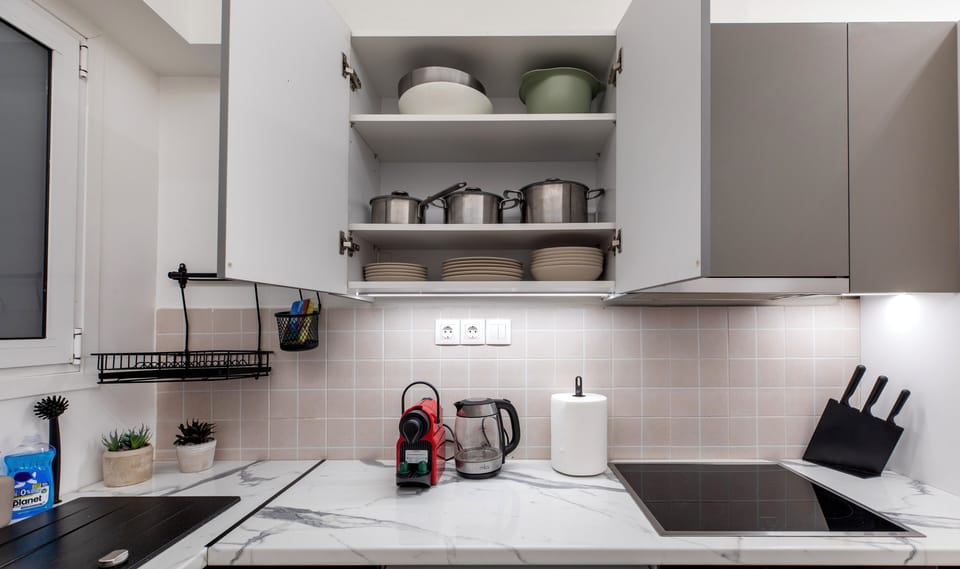 Studio, 1 Double Bed, Kitchen, City View | Private kitchen | Full-size fridge, oven, stovetop, espresso maker