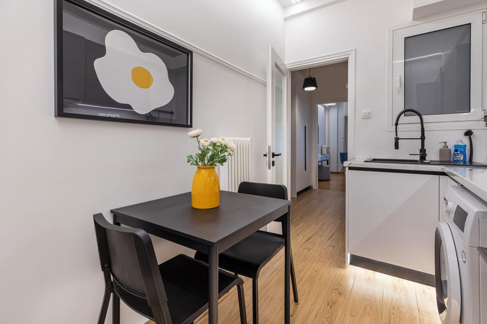 Studio, 1 Double Bed, Kitchen, City View | In-room dining
