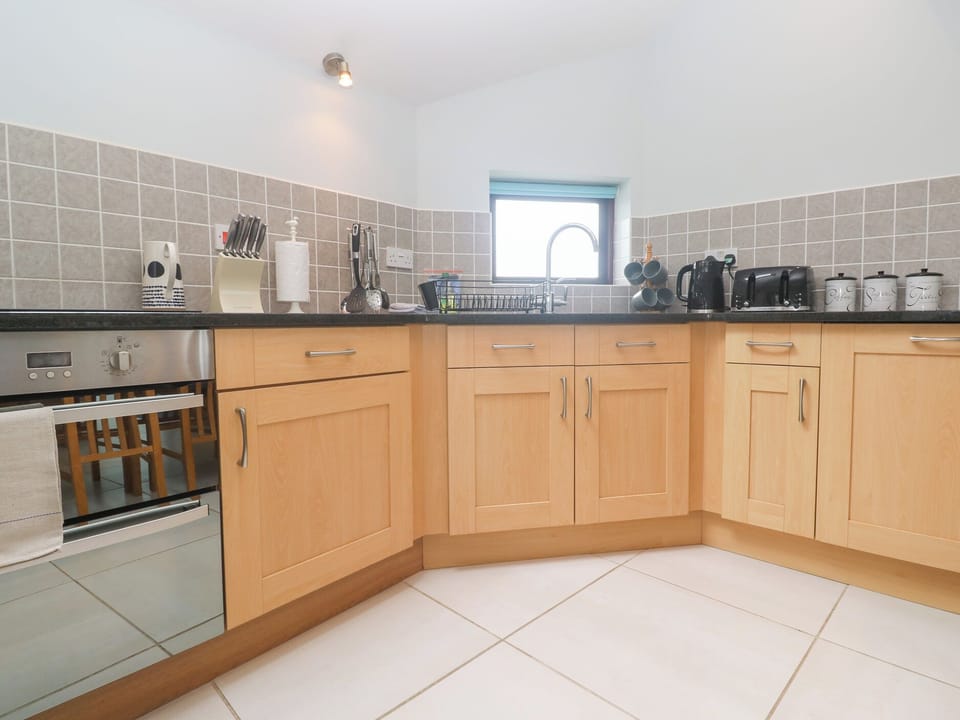 Dishwasher, cookware/dishes/utensils