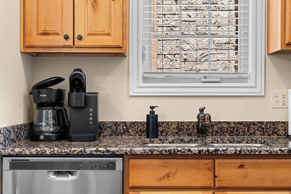 Keurig Style and Regular Coffee Maker