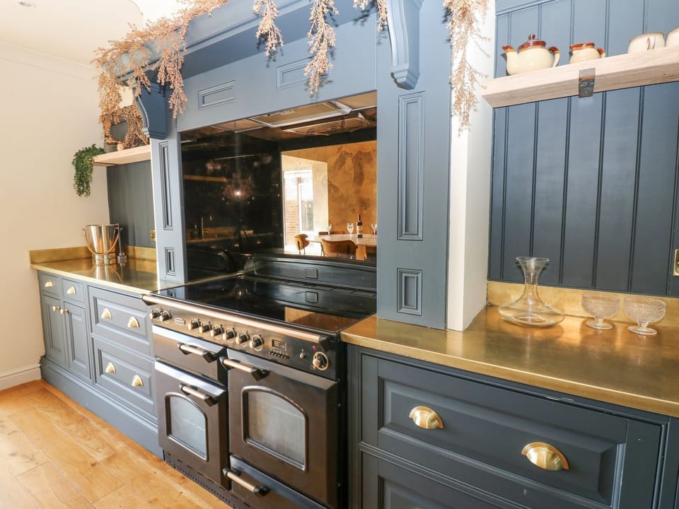 Dishwasher, cookware/dishes/utensils