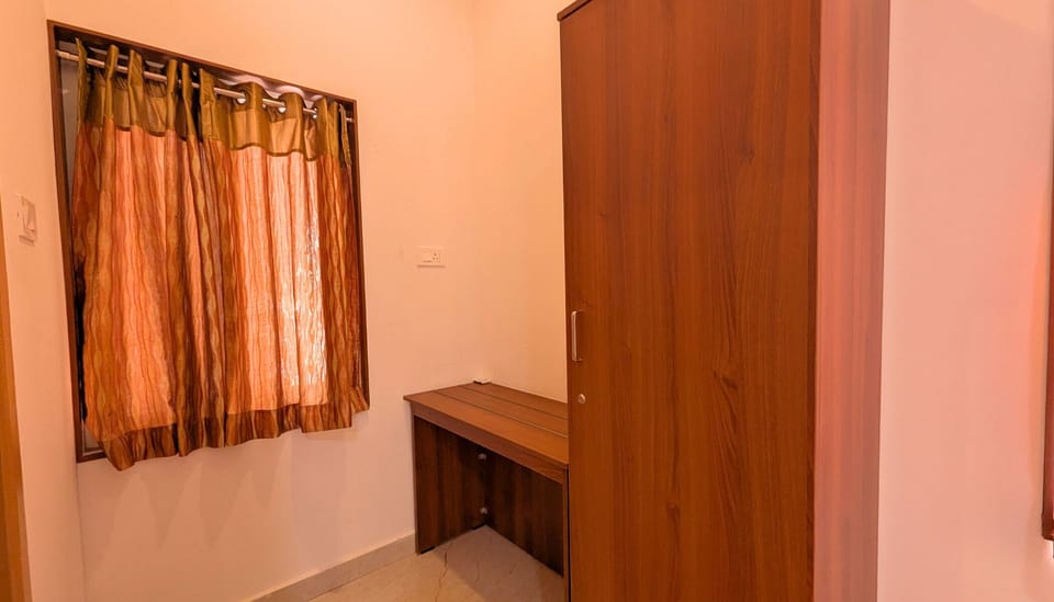 Deluxe Double Room, 1 Double Bed with Sofa bed, City View | Soundproofing, iron/ironing board (on request), WiFi (free), bed sheets