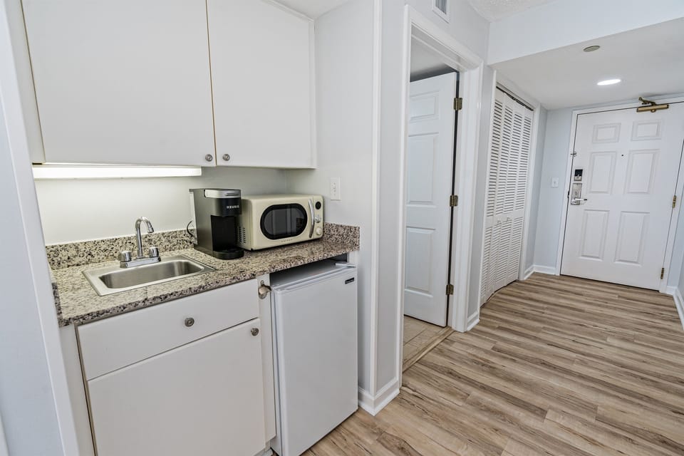 Kitchenette in 2nd bedroom