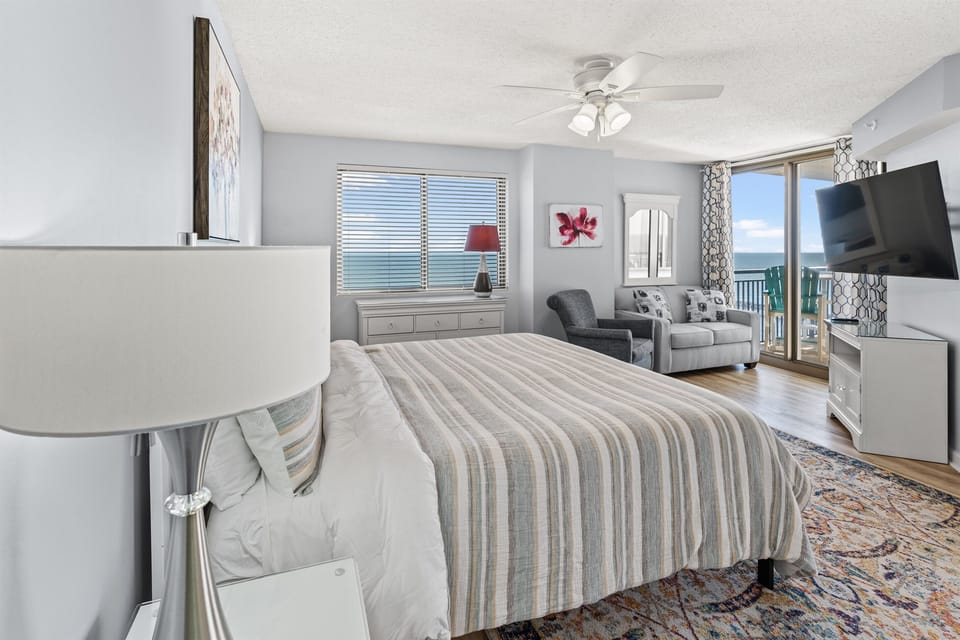 King Bed in Main Bedroom