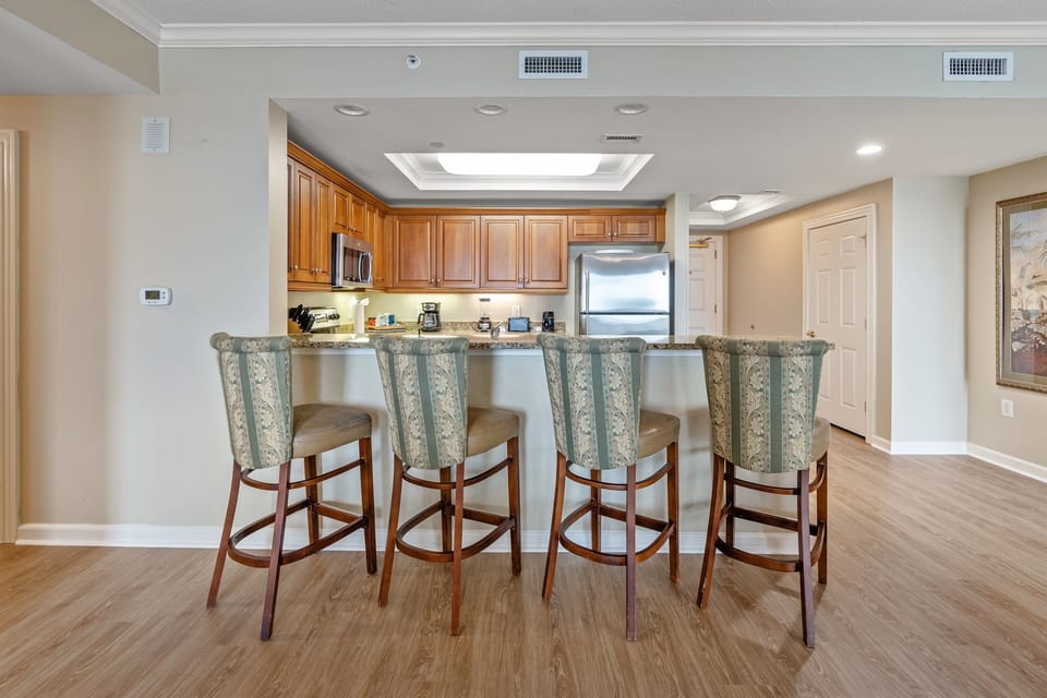 Kitchen - w/ breakfast bar seating