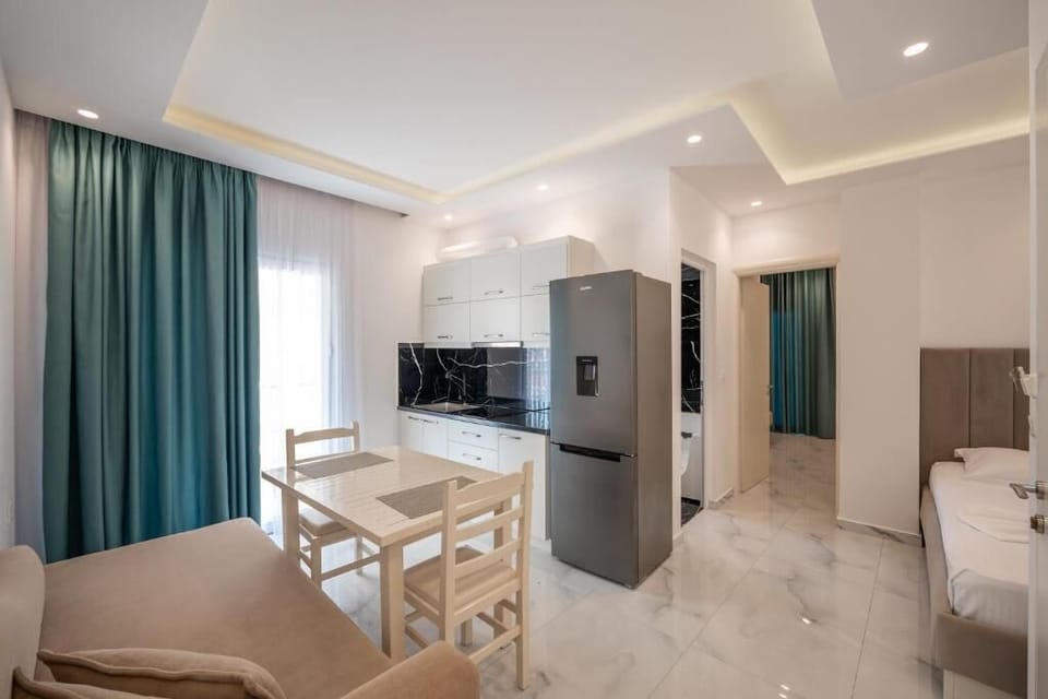 King Suite With Sea View | Desk, soundproofing, WiFi (free), bed sheets