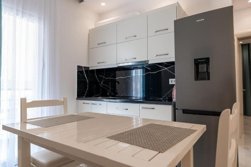 King Suite With Sea View | Desk, soundproofing, WiFi (free), bed sheets