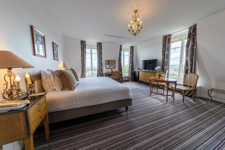 Junior Suite (Vue Paris) | Hypo-allergenic bedding, in-room safe, individually decorated