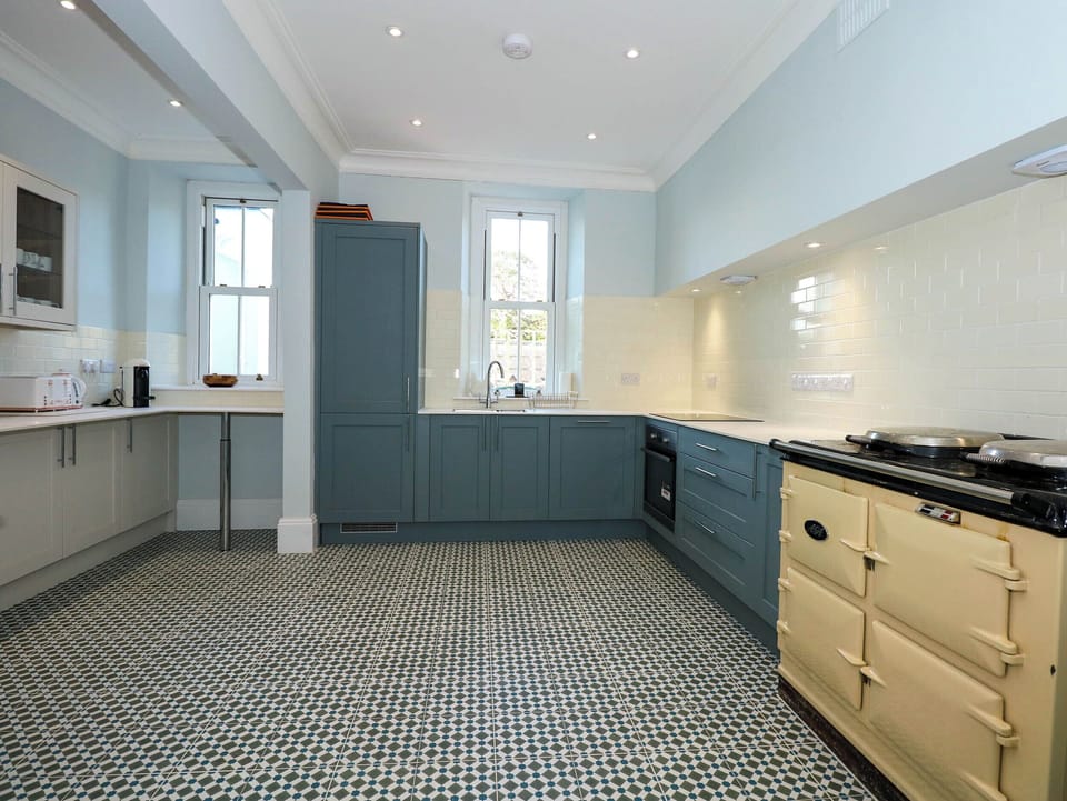 Dishwasher, cookware/dishes/utensils