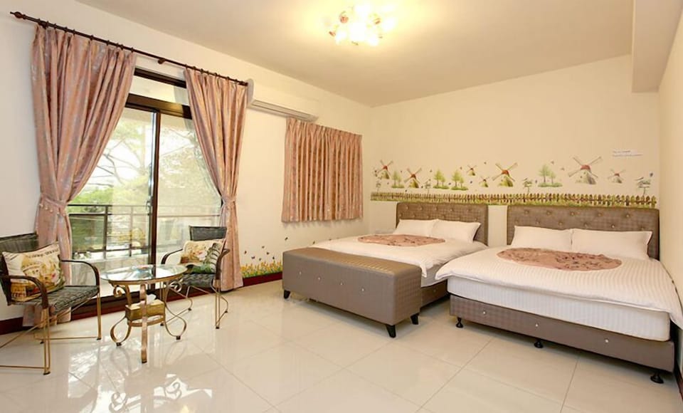 Standard Quadruple Room (301) | Free WiFi, bed sheets