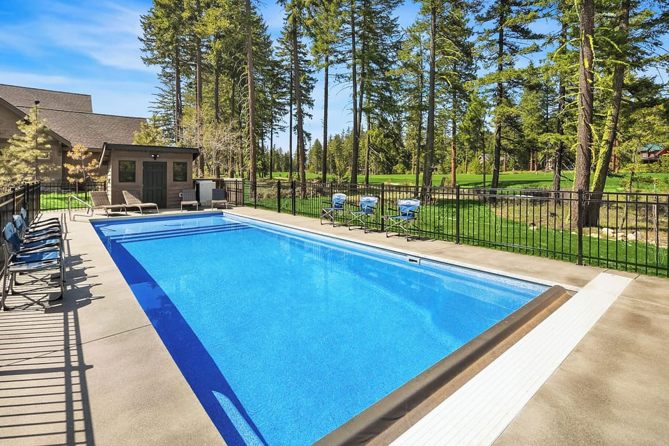 Blissful Pool Retreat. - Private pool with views of the Rope Rider Golf Course.
