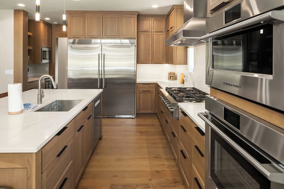 Blissful Pool Retreat. - Fully stocked chefs kitchen!