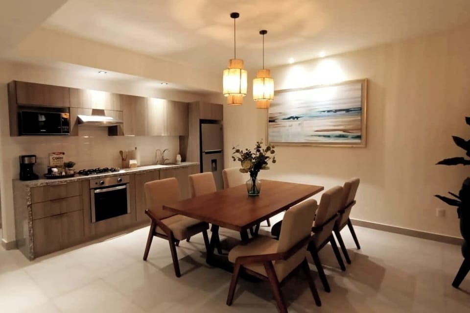 Fully equipped kitchen & the perfect setting for a great vacation