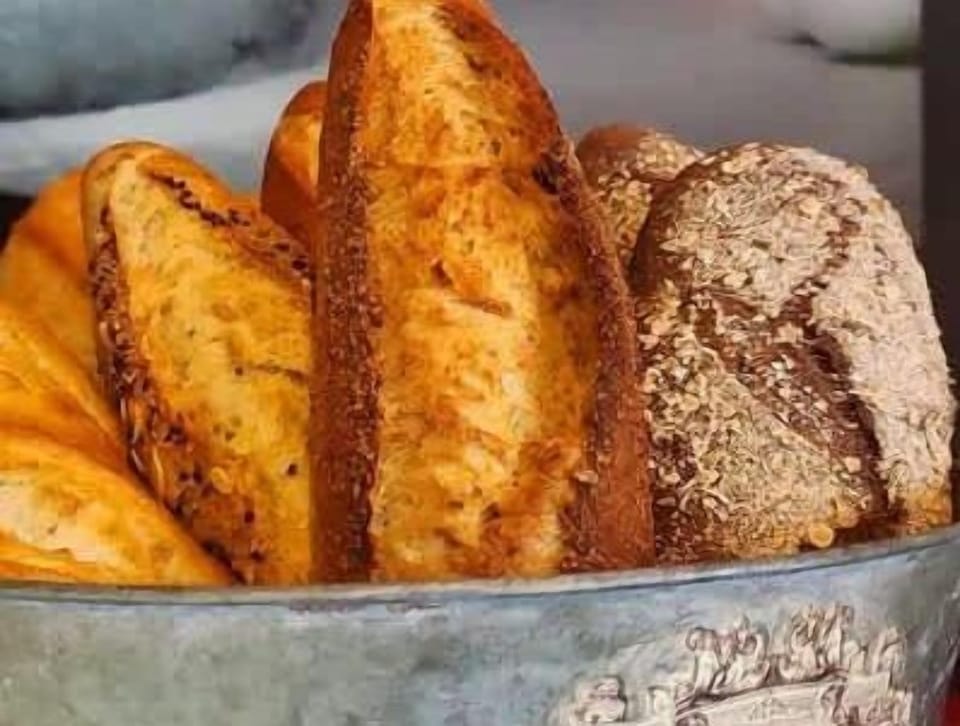 2 min walk to Oh Croissant, great French pastries