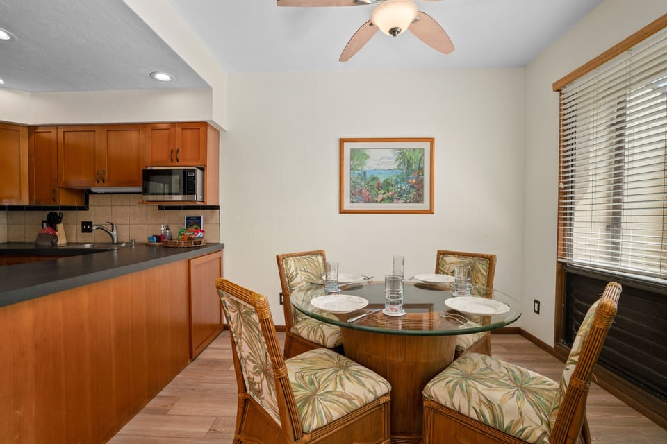 Condo, 2 Bedrooms | Dining