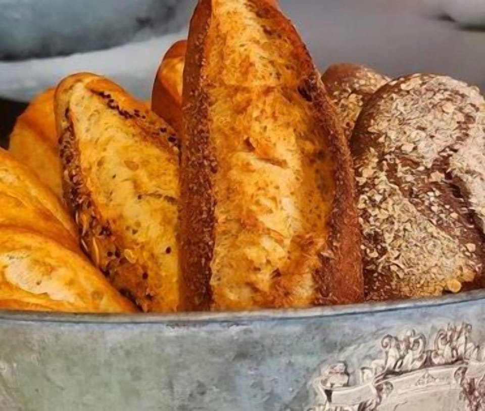 Oh Crossaint, wonderful French bakery and coffee just 5 min walk *** Deliciosa panadería Francesa a tan solo 5 min caminando
