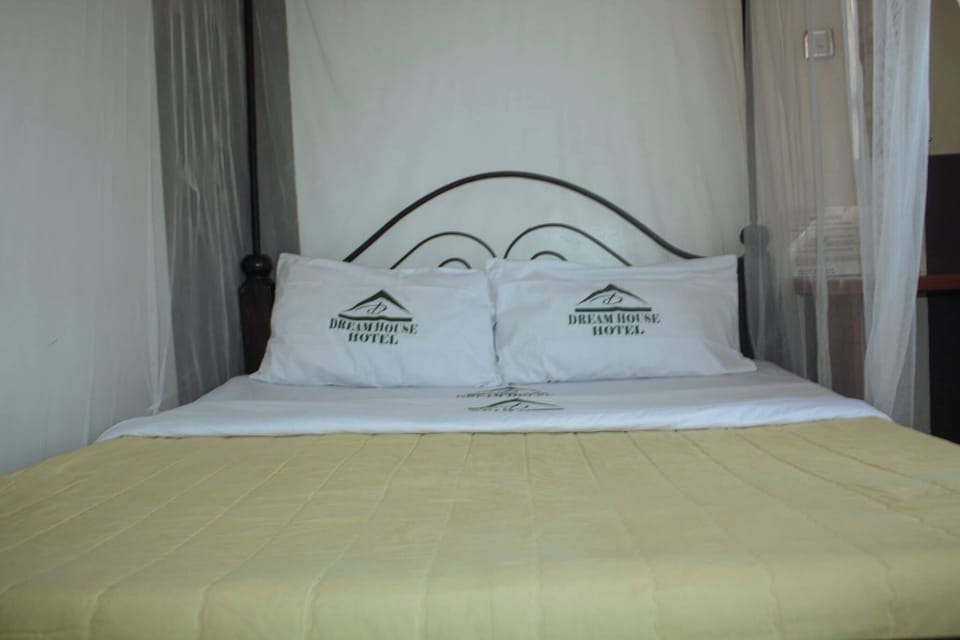 Comfort Double Room, City View | Free WiFi, bed sheets