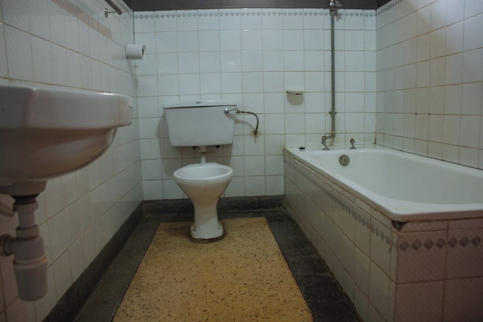 Comfort Double Room, City View | Bathroom | Shower, free toiletries, slippers, towels