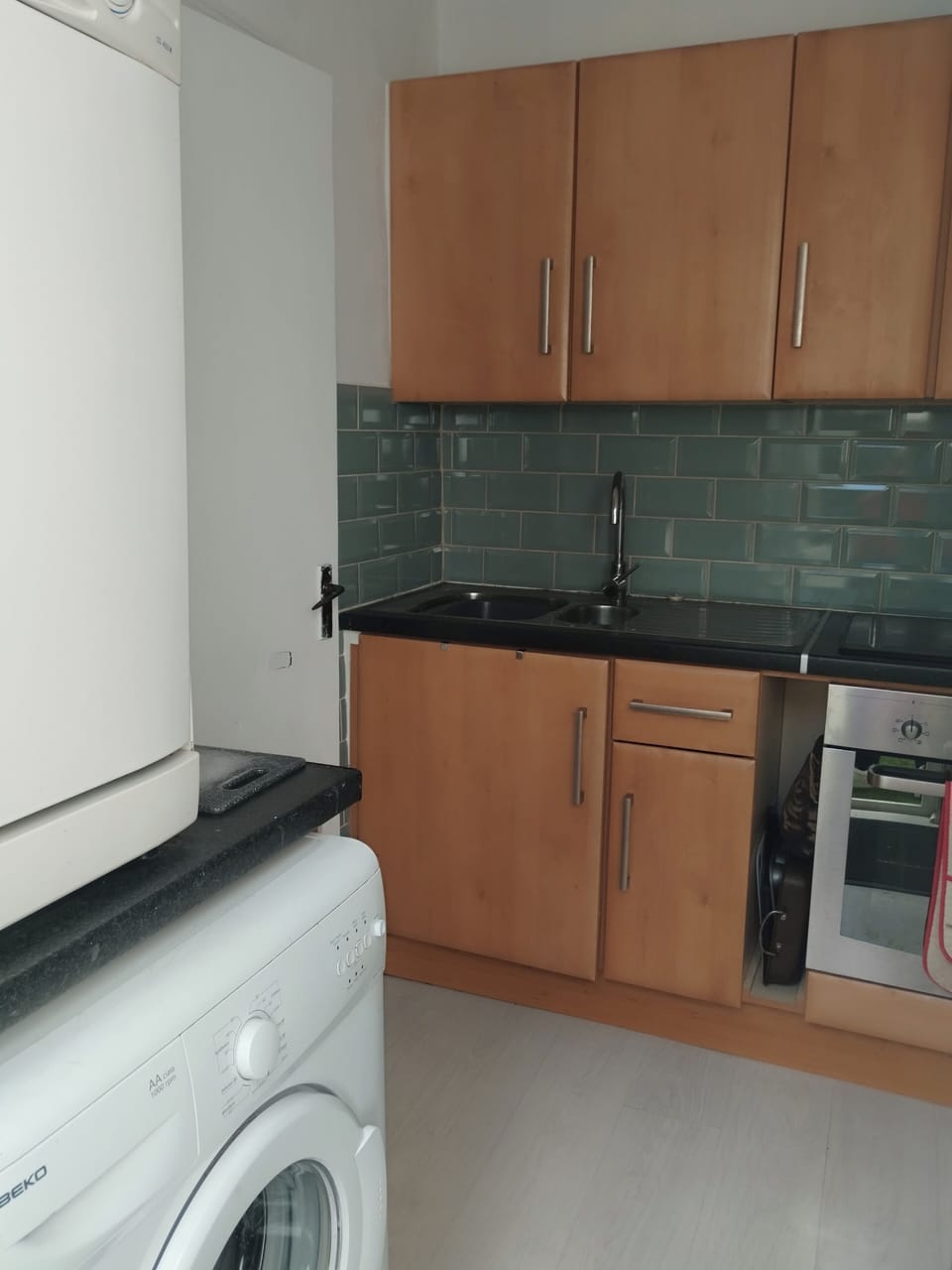 House | Private kitchen | Fridge, microwave, oven, stovetop
